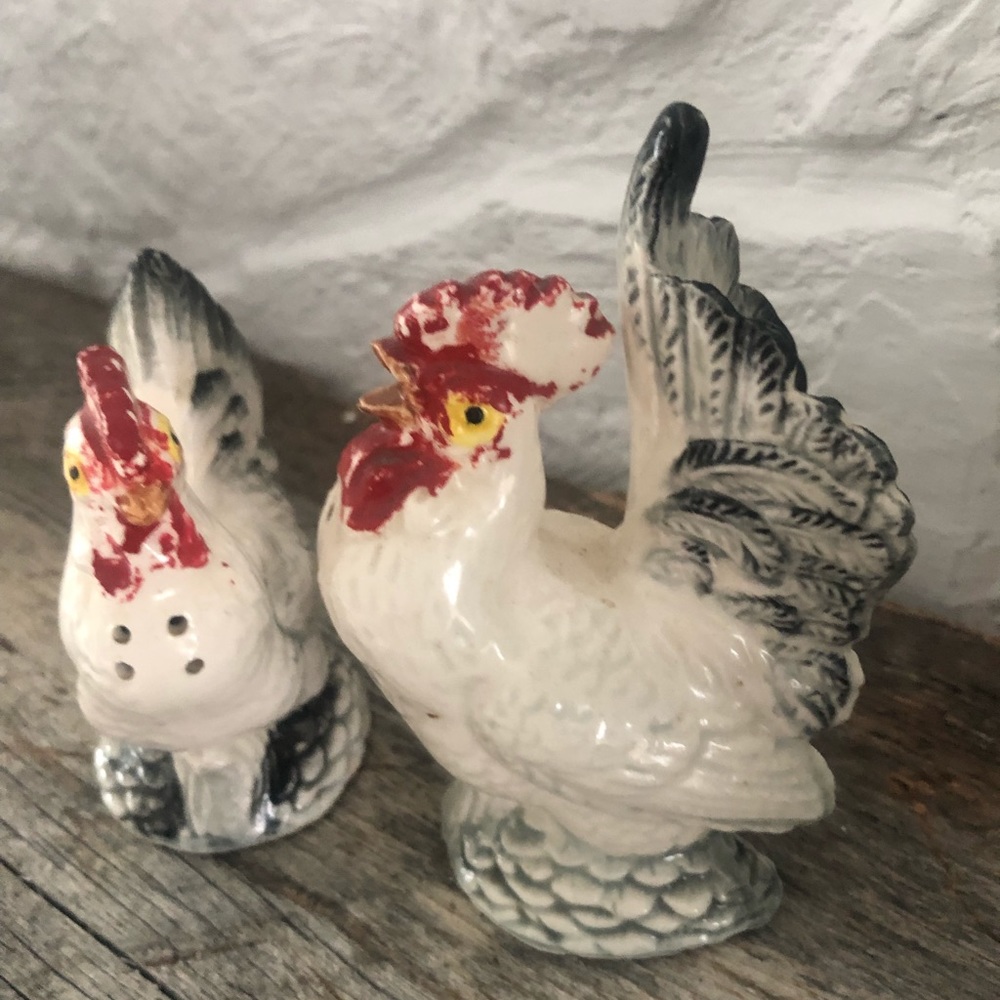 VINTAGE, SALT &PEPPER CHICKEN SHAKERS